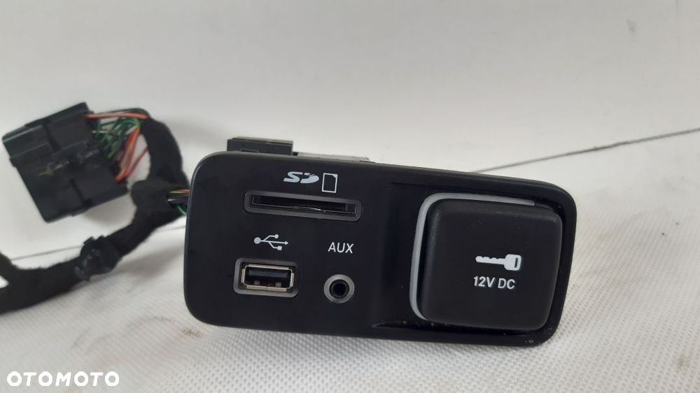 JEEP CHEROKEE KL GNIAZDO USB SD AUX 68146071AC - 3