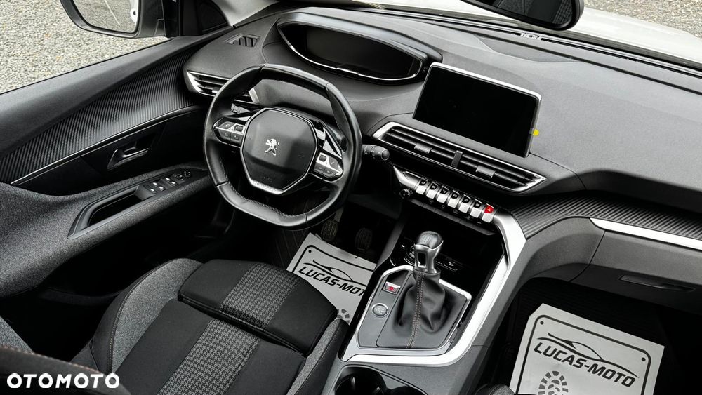 Peugeot 3008 1.2 PureTech Road Trip S&S - 23