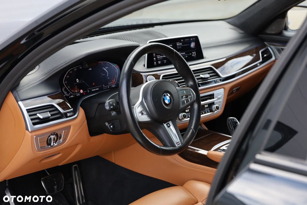 BMW Seria 7 750i xDrive sport - 17