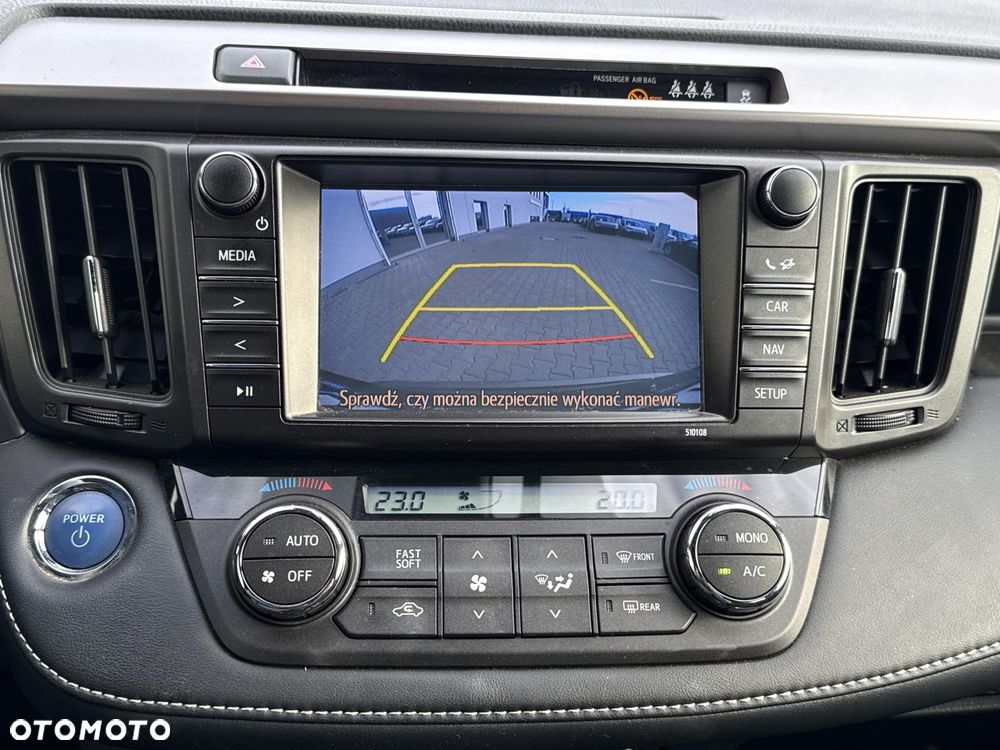 Toyota RAV4 Hybrid Premium 4x2 - 18