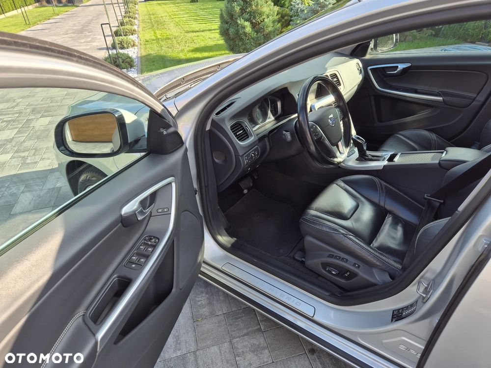 Volvo V60 D6 AWD Plug-in Hybrid Summum - 13