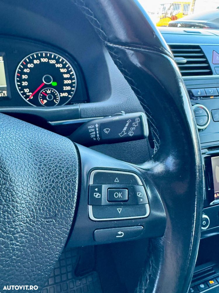 Volkswagen Touran 1.6 TDI DSG Highline - 35