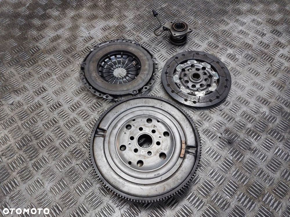 KOŁO DWUMASOWE + TARCZA + DOCISK + ŁOŻYSKO OPOROWE VECTRA C 2.2 16V - 6