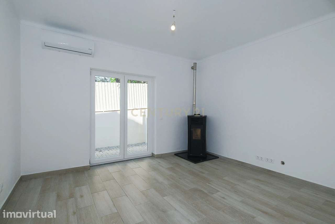 Moradia T4 Renovada no Estoril | Conforto, Espaço e Excelente Localiza - Grande imagem: 4/46
