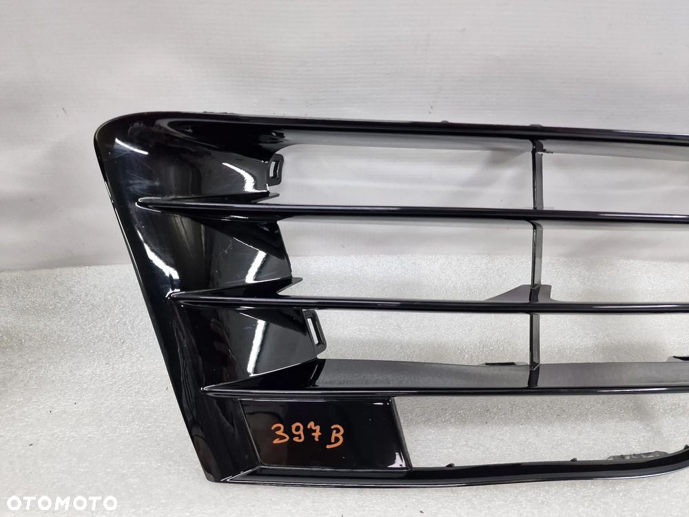 VW SCIROCCO 1K8 R20 / R-LINE LEWA + PRAWA KRATKA BOCZNA / KIERUNKOWSKAZ / LED  , NR 1K8853665D / 1K8853666D / 1K8853949 , NR AUKCJI KR397 - 8
