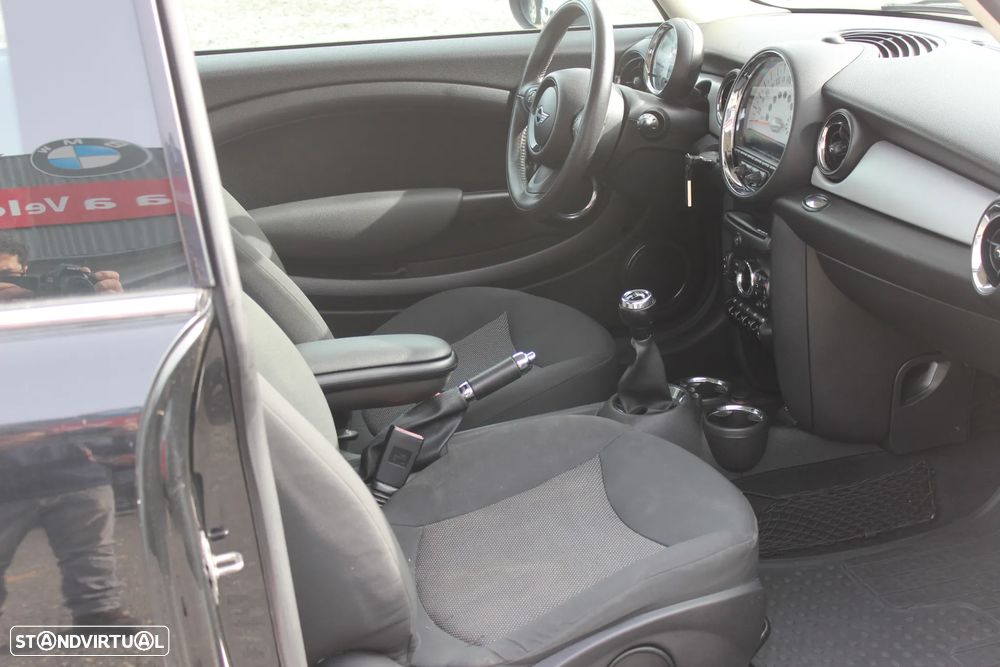 MINI 3 Portas One D - 14