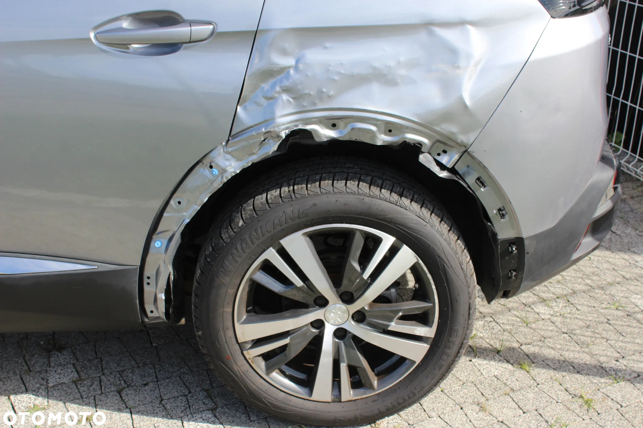 Peugeot 3008 1.2 PureTech Allure S&S EAT8 - 8