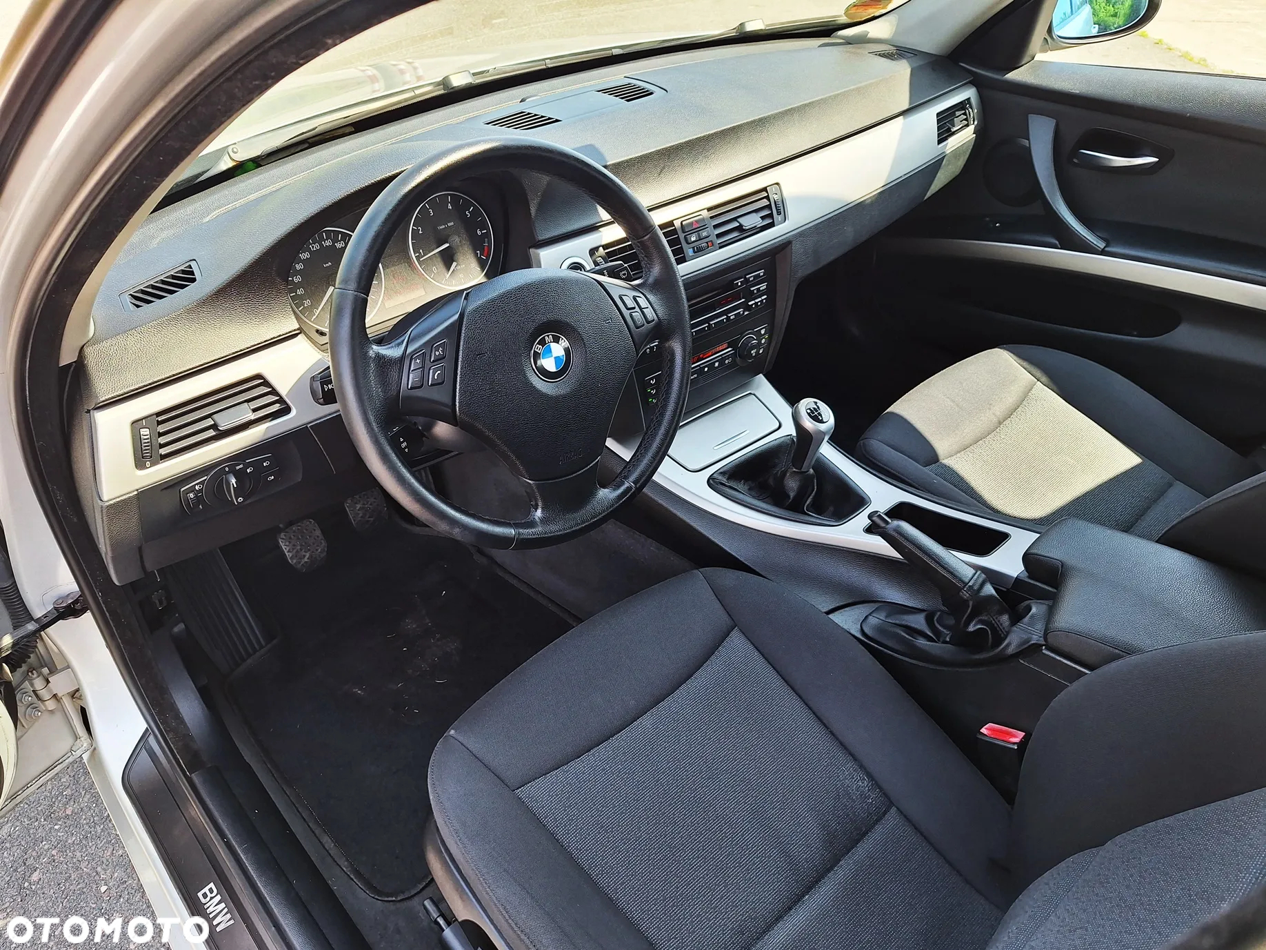 BMW Seria 3 318i - 24