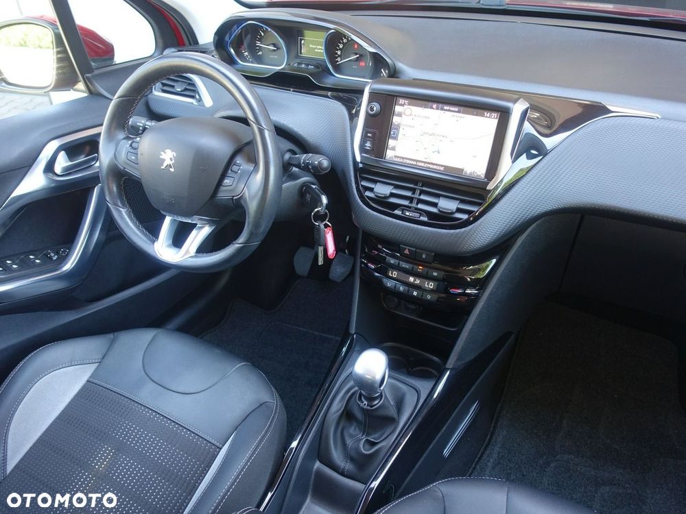 Peugeot 2008 1.2 Pure Tech Allure S&S - 12