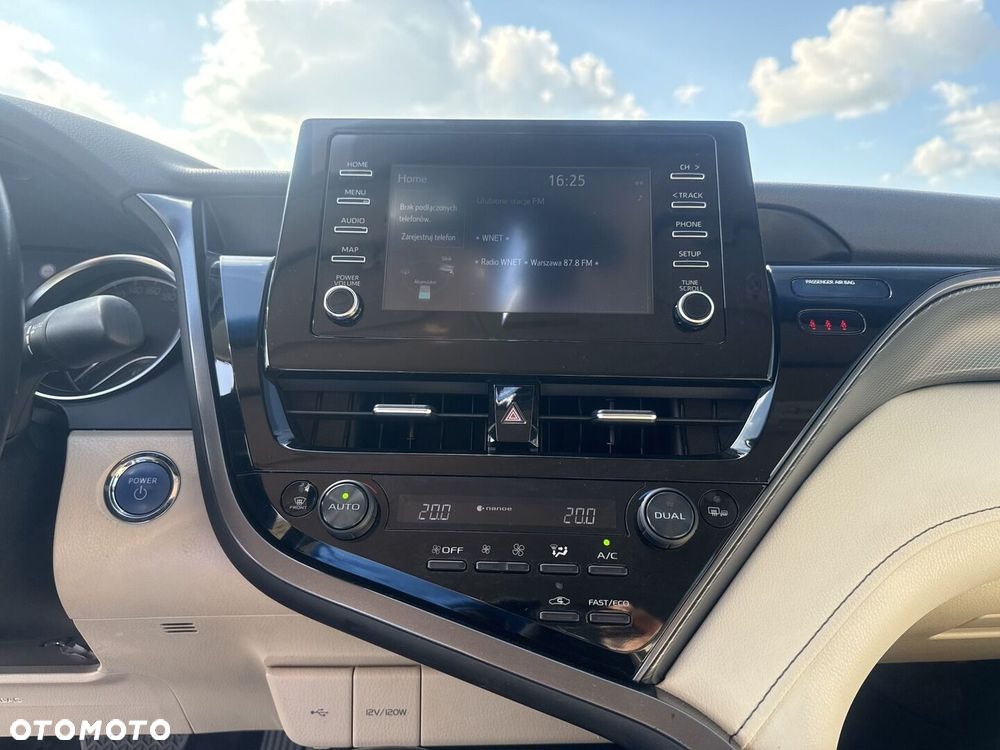Toyota Camry 2.5 Hybrid Comfort CVT - 21
