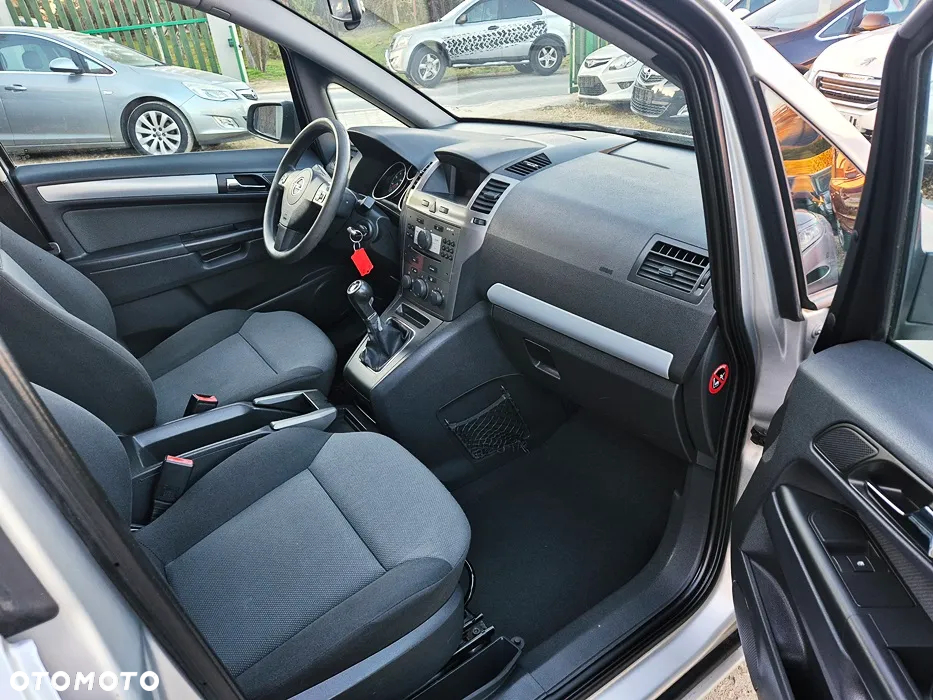 Opel Zafira 1.8 Cosmo - 38