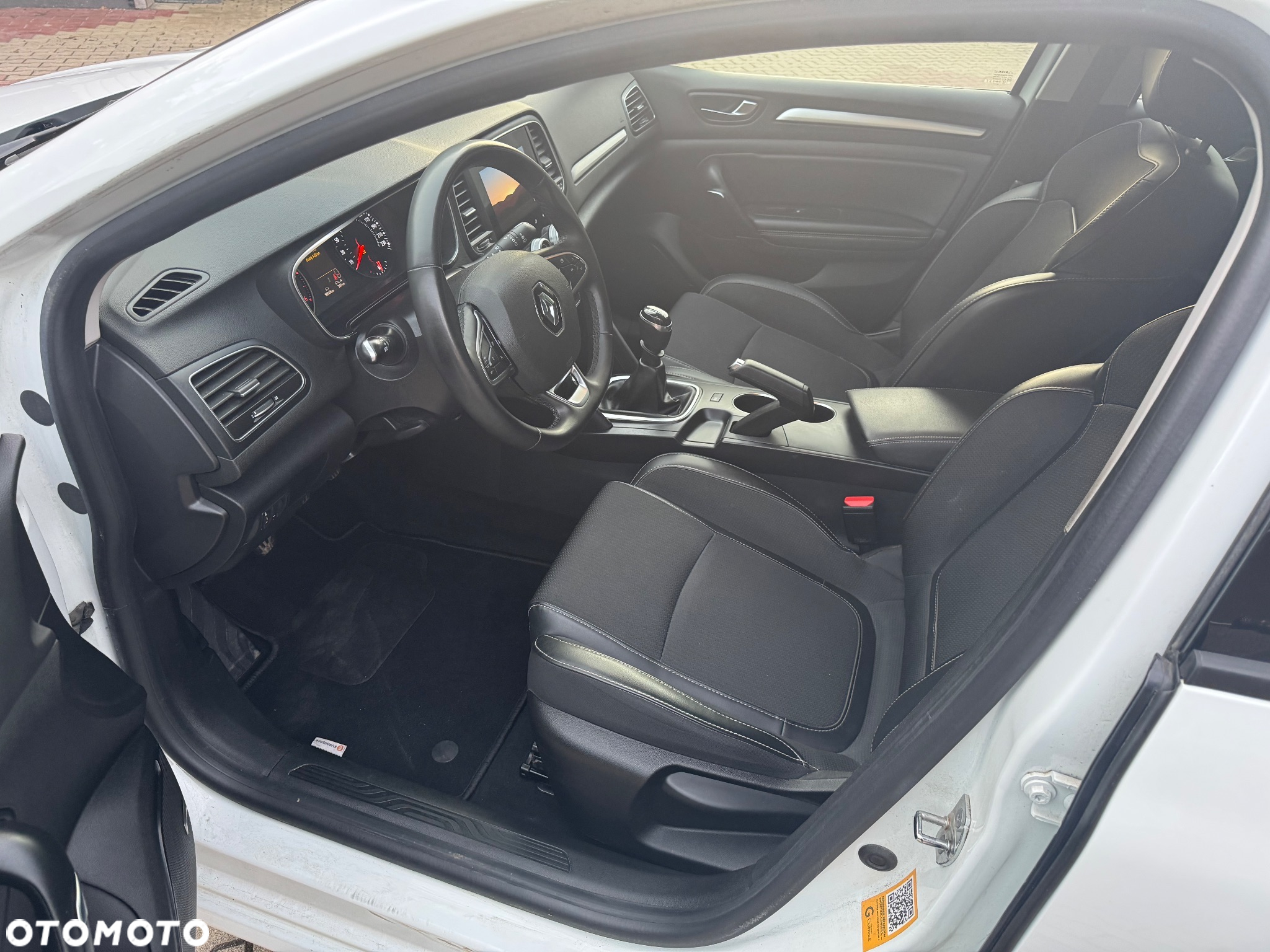 Renault Megane 1.5 Blue dCi Intens - 8