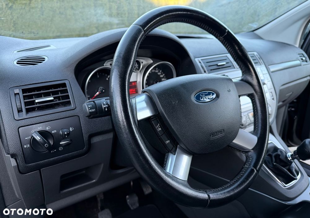 Ford Kuga 2.0 TDCi 4x4 Titanium - 36