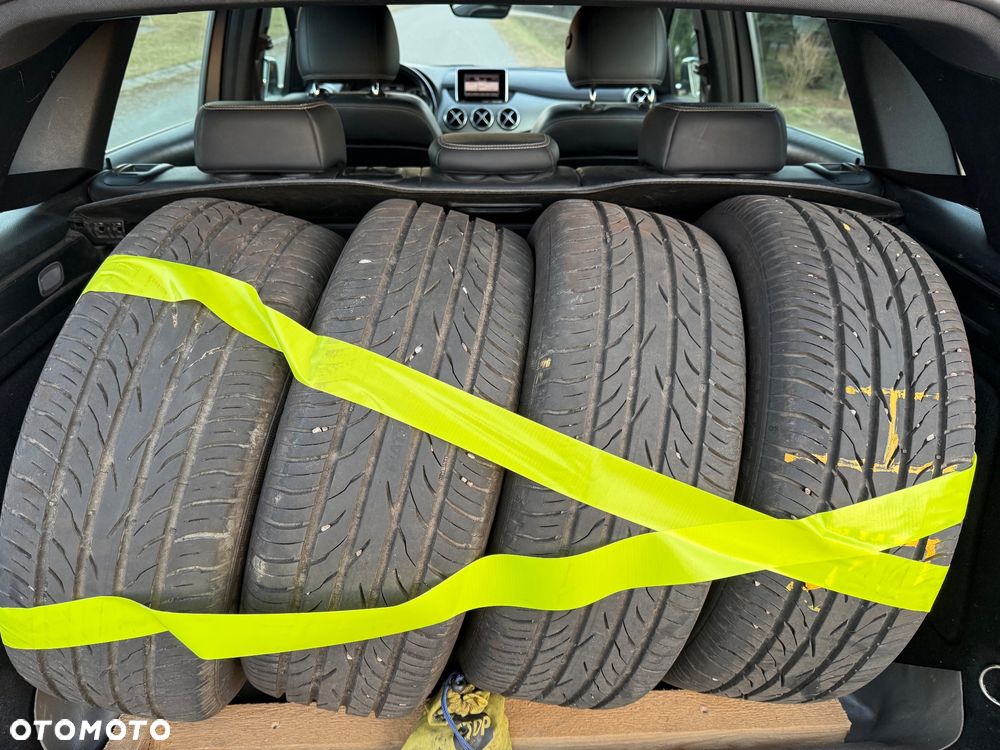 Mercedes-Benz Klasa B 180 BlueEFFICIENCY Edition - 32