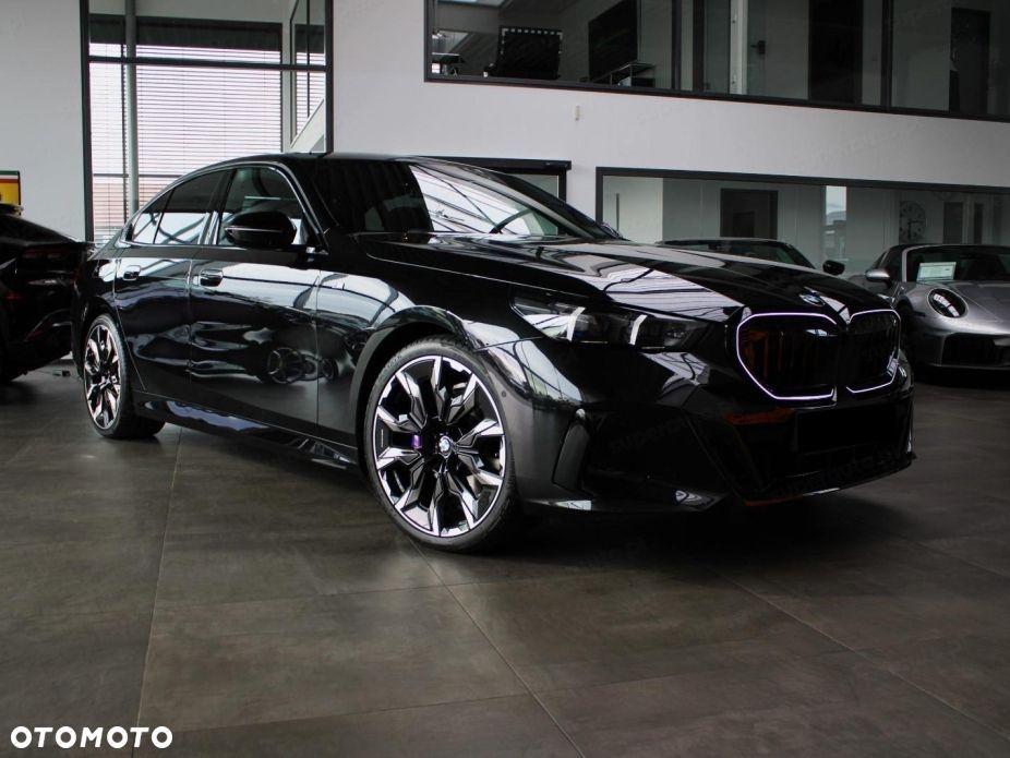 BMW Seria 5 520d xDrive mHEV M Sport - 9