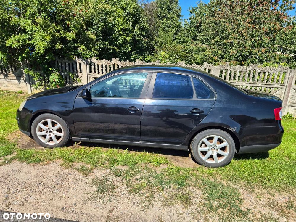 Volkswagen Jetta - 1