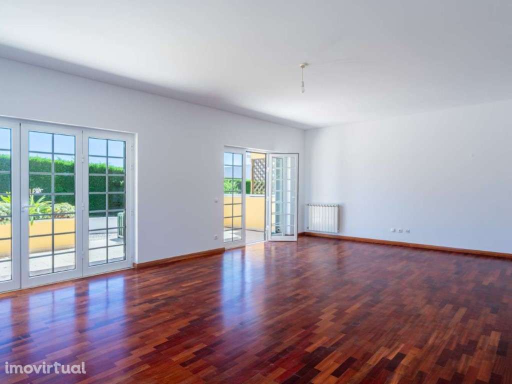 Moradia T4 em condomínio privado com piscina e jardim em Cascais - Grande imagem: 2/31