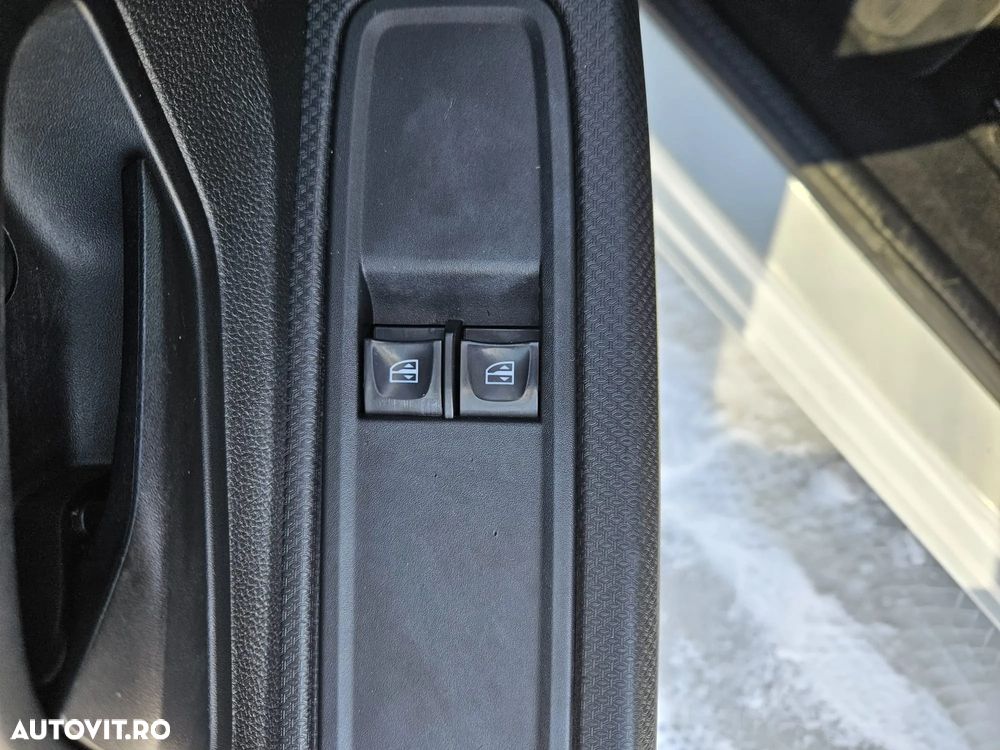 Dacia Logan TCe 90 Essential - 11