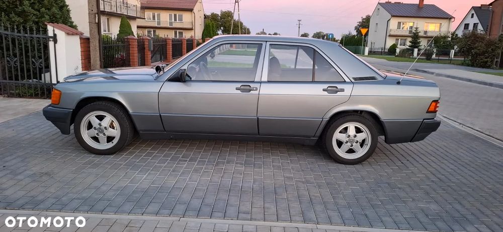 Mercedes-Benz W201 (190) - 3