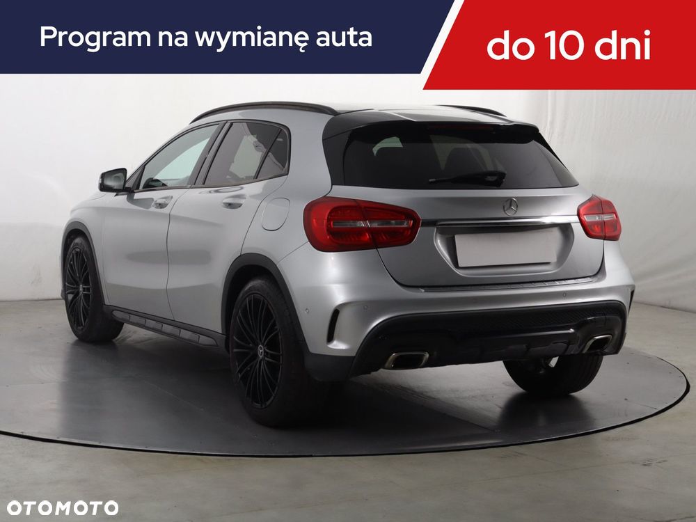 Mercedes-Benz GLA - 6