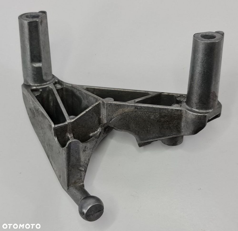 ŁAPA SILNIKA MERCEDES W204 2.2 CDI A6460160038 - 3