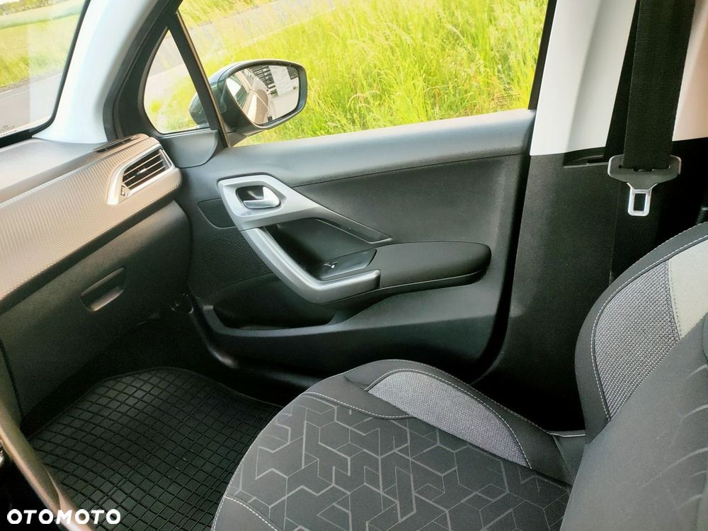 Peugeot 2008 1.6 BlueHDi Style - 31