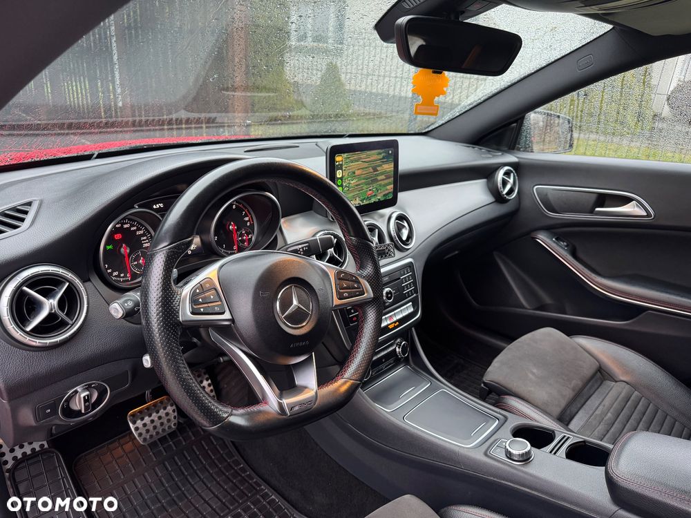 Mercedes-Benz CLA 200 7G-DCT AMG Line - 14