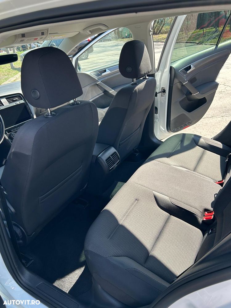 Volkswagen e-Golf - 8