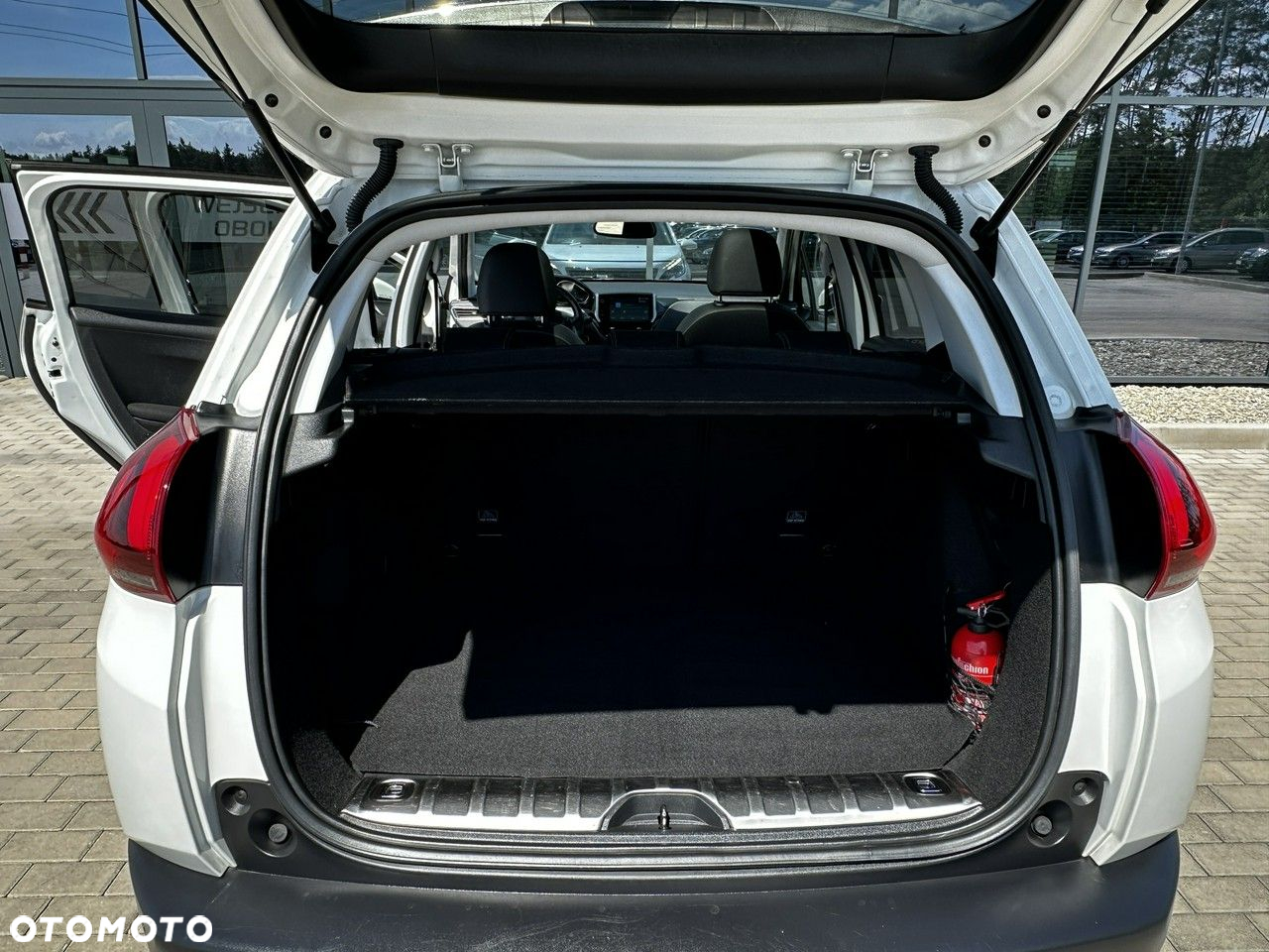 Peugeot 2008 1.2 Pure Tech Allure S&S - 26