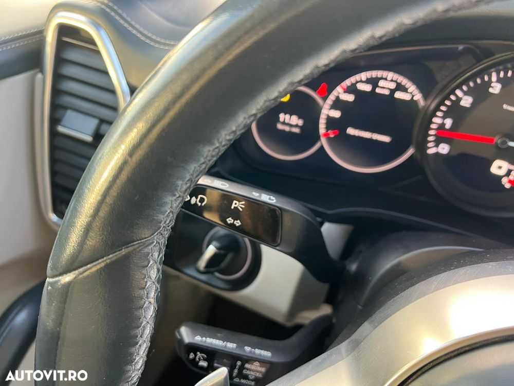 Porsche Cayenne - 10