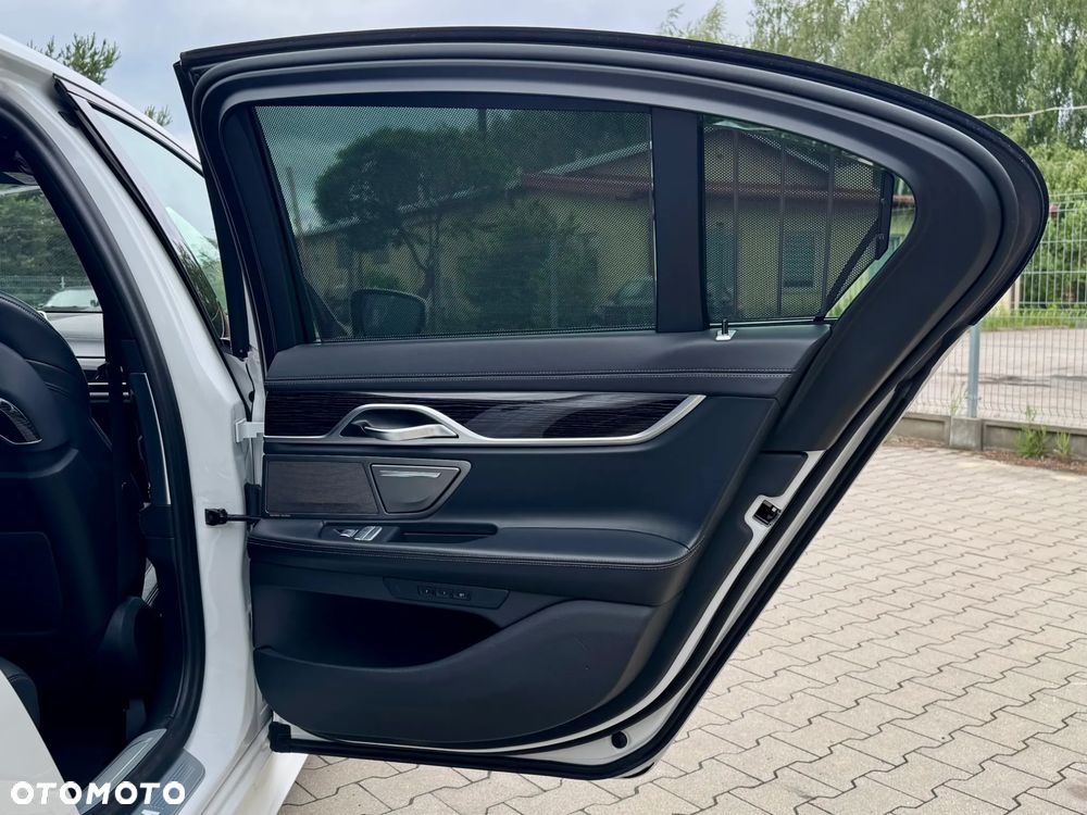 BMW Seria 7 730d xDrive mHEV sport - 12