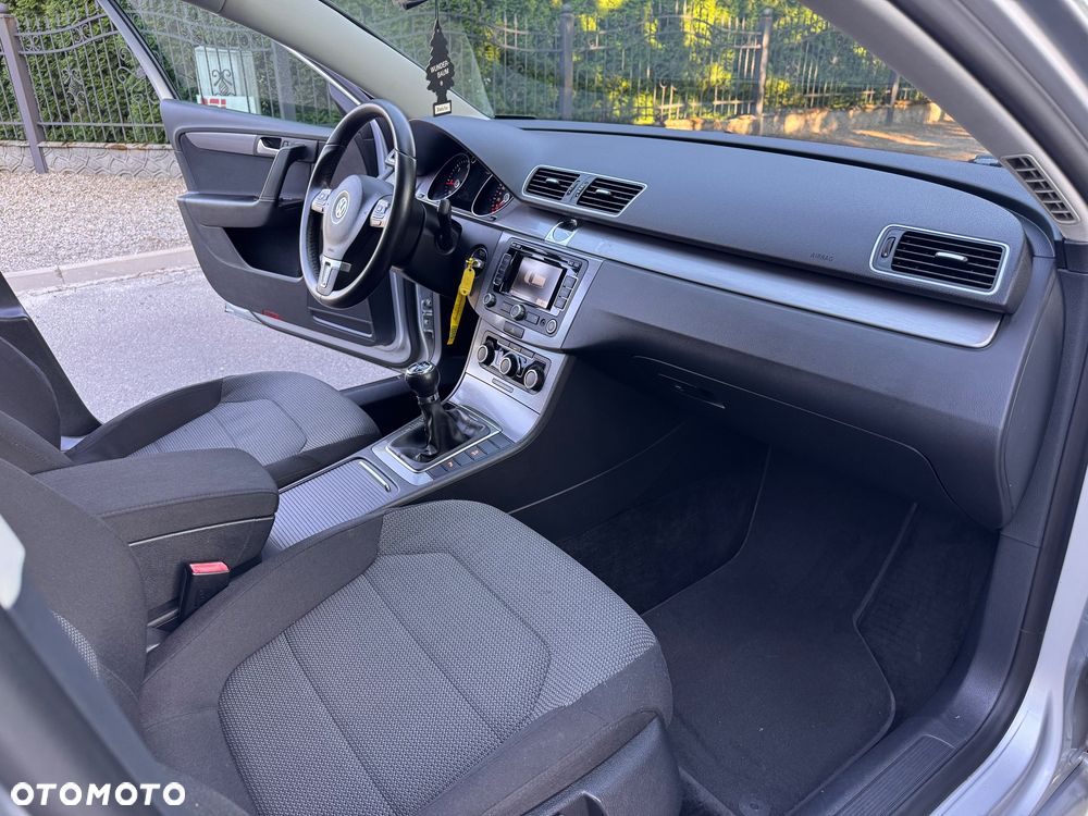 Volkswagen Passat 2.0 TDI Sportline - 18
