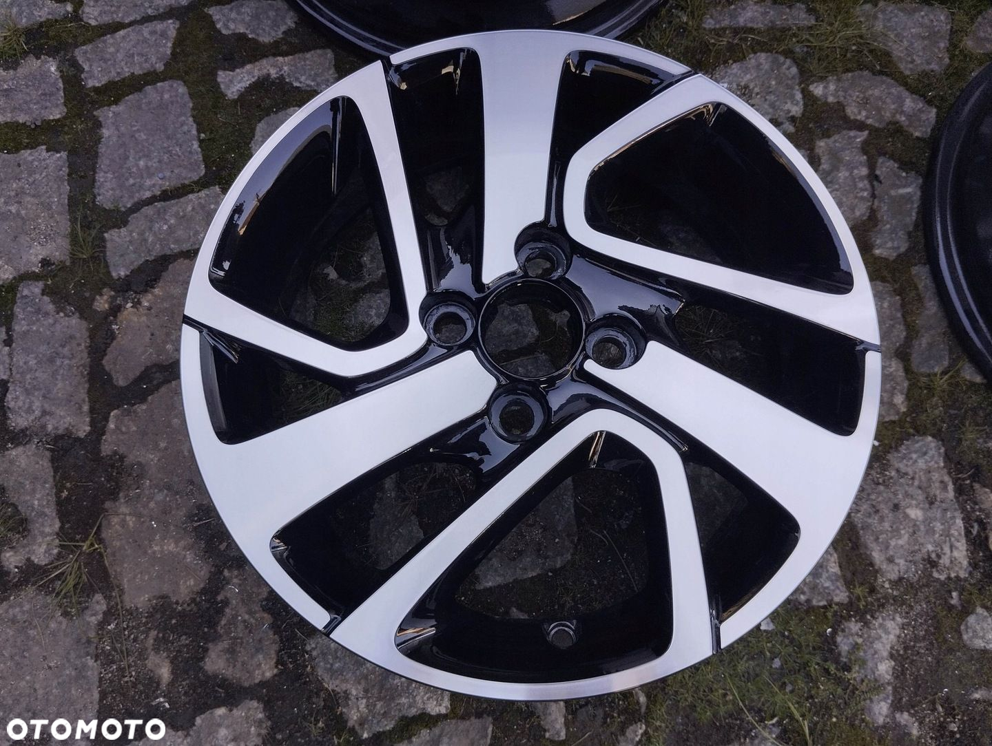 Felgi Alu Peugeot 108 Citroen C1 Toyota Aygo 4x100 15 - 11