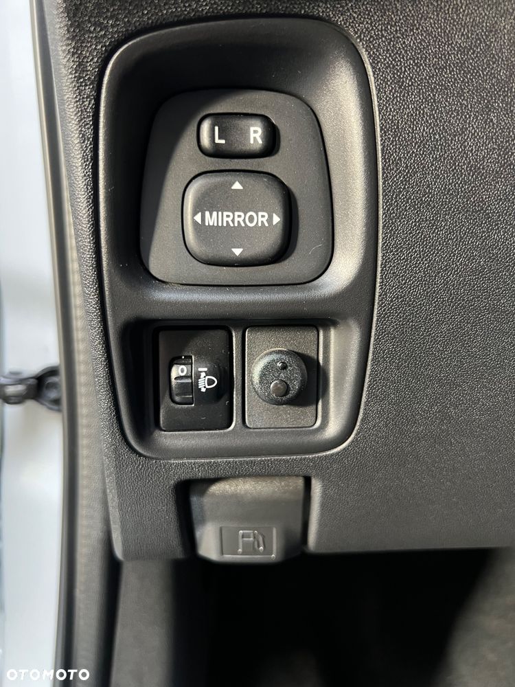 Toyota Aygo x.shift x-play connect - 8