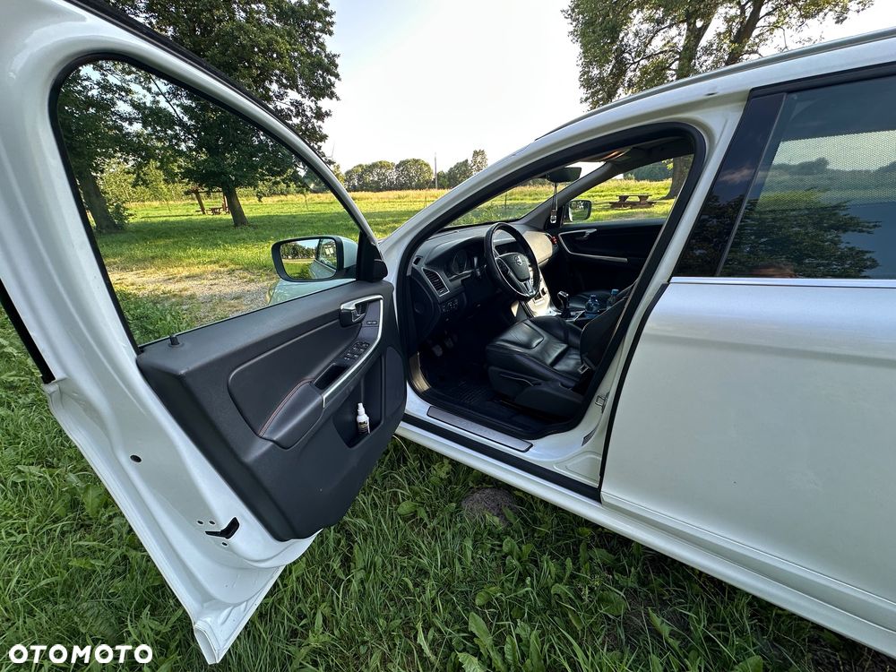 Volvo XC 60 D3 Drive-E Ocean Race - 18