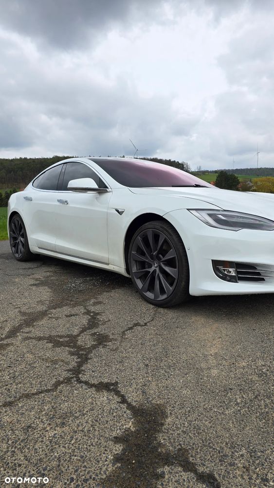 Tesla Model S - 8
