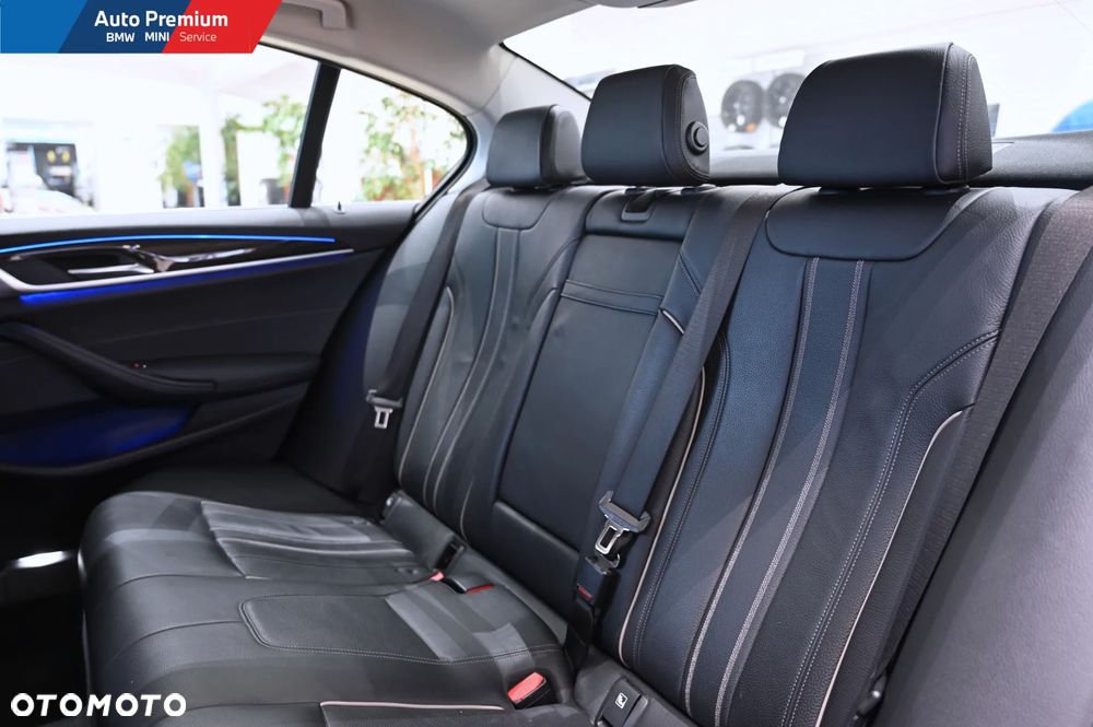 BMW Seria 5 520d xDrive - 16