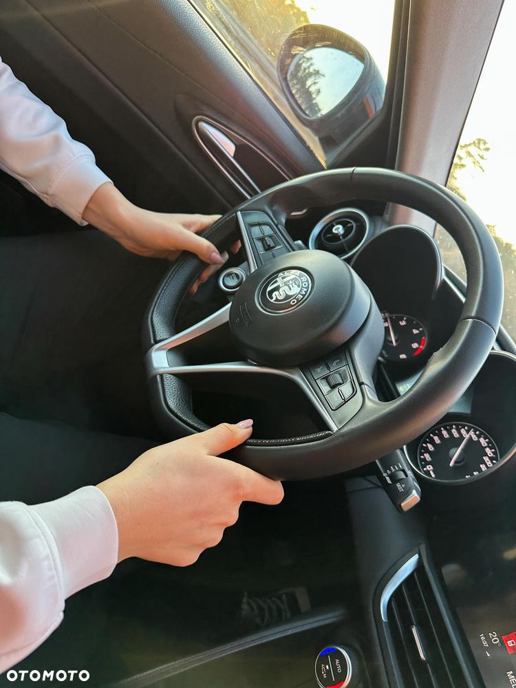 Alfa Romeo Giulia 2.2 D Turbo - 11