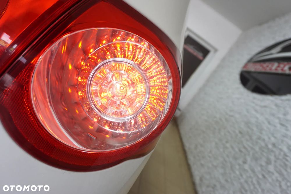 Volkswagen Passat Variant 2.0 TDI DSG Highline - 16