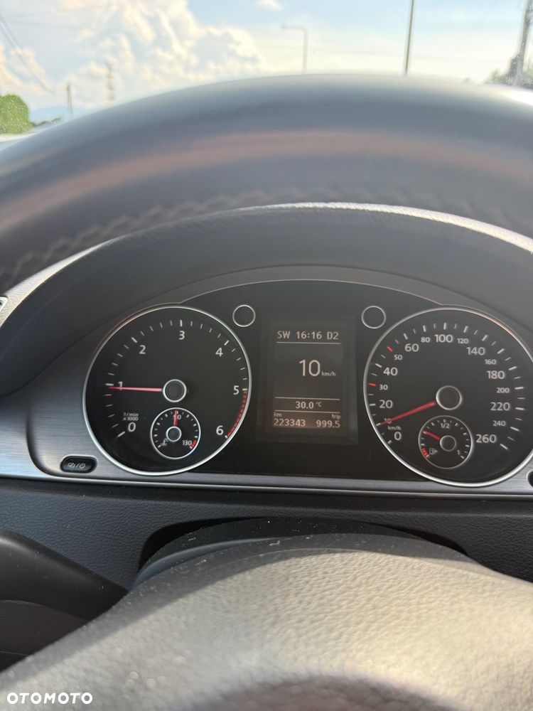 Volkswagen Passat 2.0 TDI DSG BlueMotion Technology Comfortline - 12