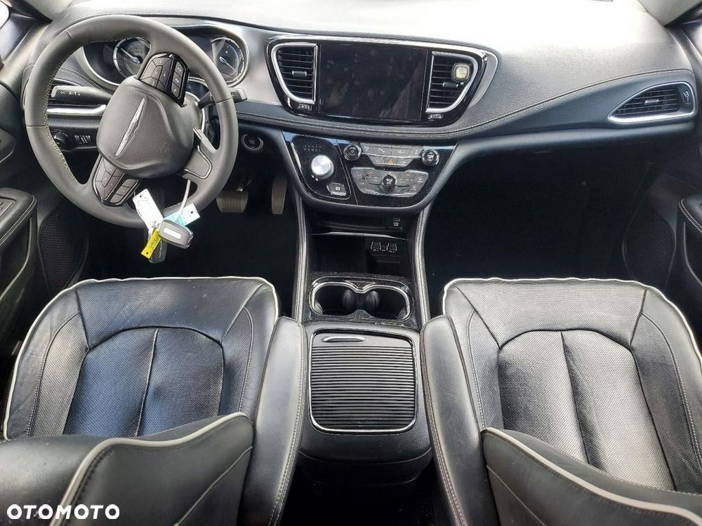 Chrysler Pacifica - 8