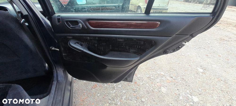 HONDA ACCORD VI DRZWI PRAWY TYŁ TYLNE PRAWE KOMPLETNE B94 nr. 65/7 - 2