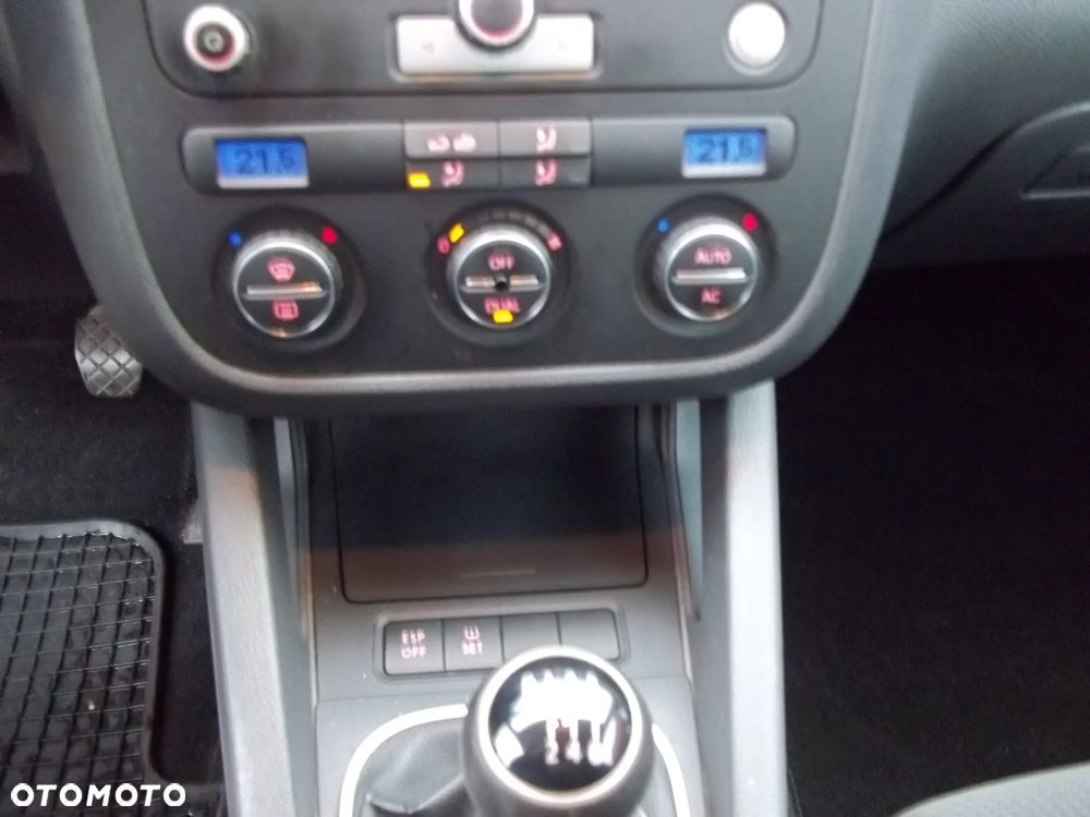 Volkswagen Golf 2.0 TDI DPF Comfortline - 12