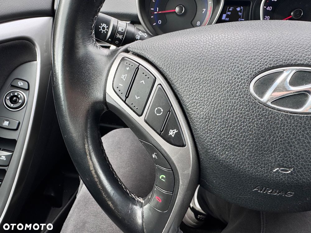 Hyundai i30 blue 1.6 GDI Passion - 13