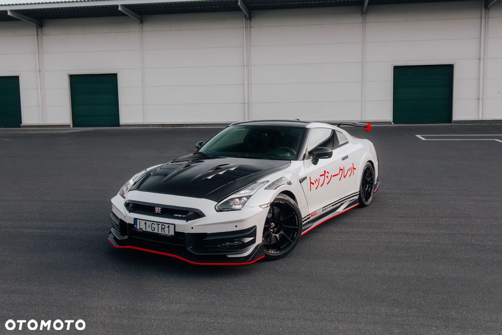 Nissan GT-R - 1