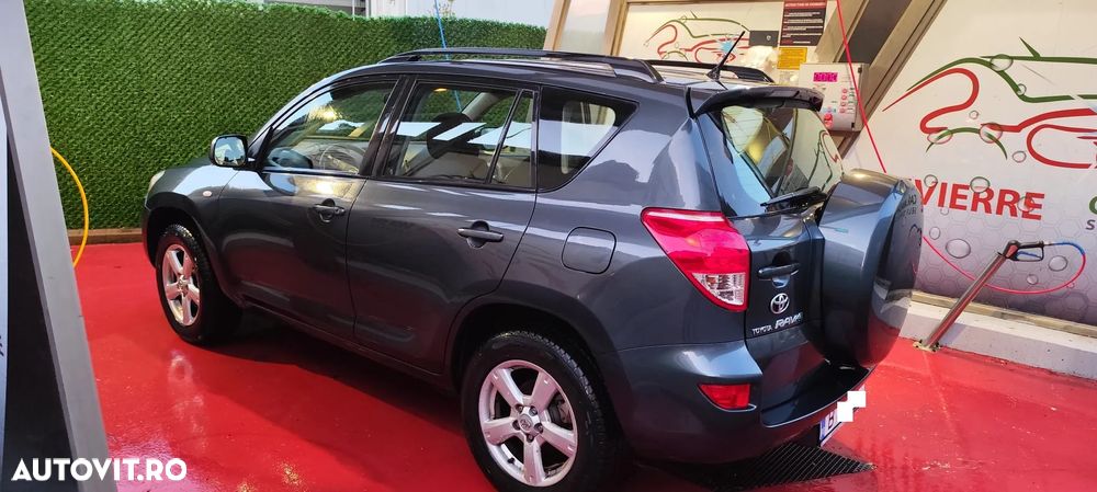 Toyota RAV4 2.0 Base - 9