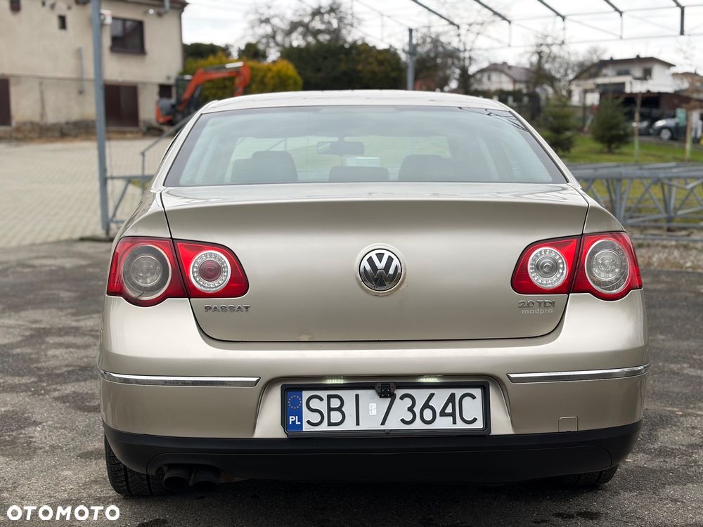 Volkswagen Passat 2.0 TDI Comfortline - 6