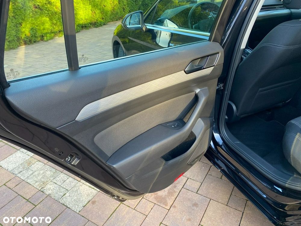Volkswagen Passat - 31
