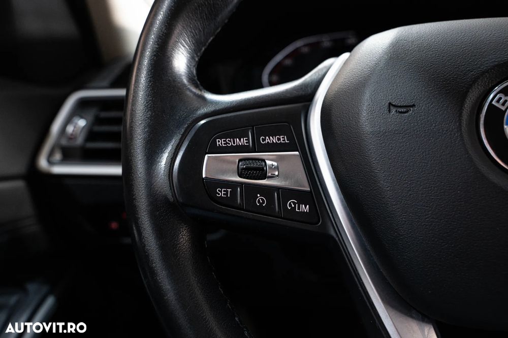 BMW Seria 3 318d Aut. Luxury Line - 24