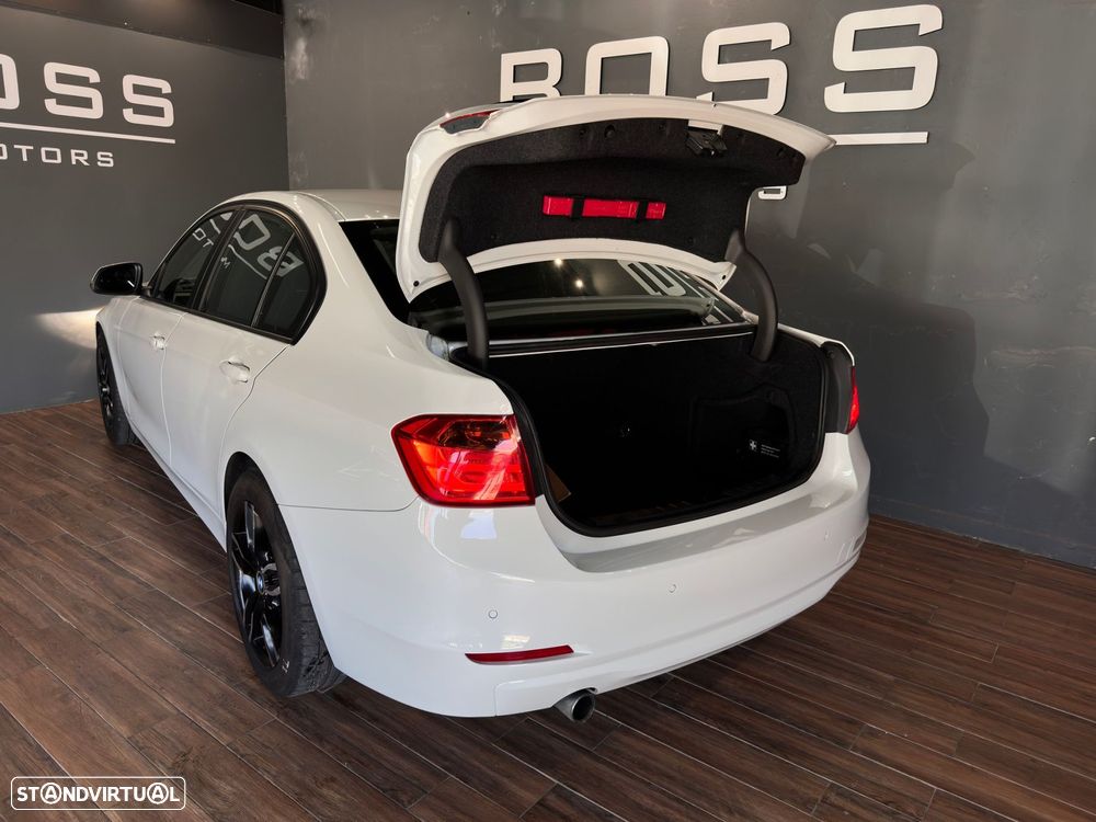BMW 318 d Line Sport - 13